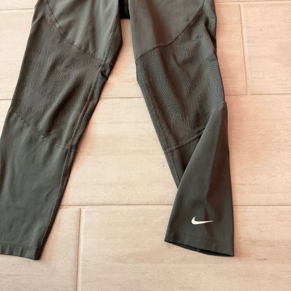 Nike Pro Dri-Fit Leggings Gray Capri Cross Cross Waistband M Moisture-Wicking